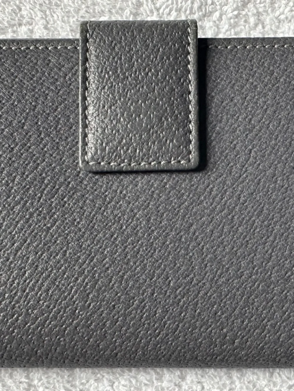 ✨ Gucci Pebbled Leather Wallet on Chain / Clutch ✨